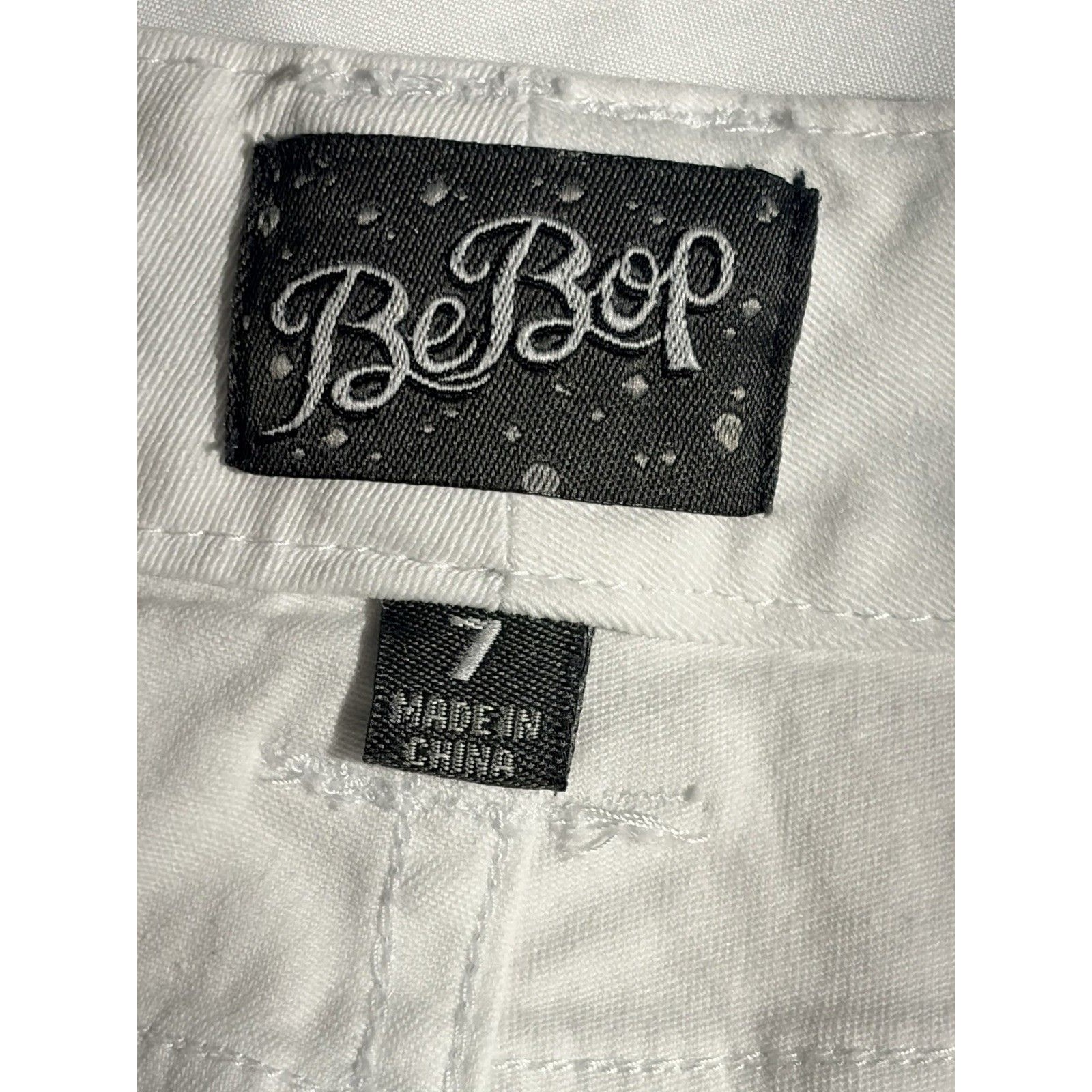 Vtg Bebop White Low Rise Twill Shorts Women Size 7 Y2k Curved Pocket 15.5" W — image 7 of 8